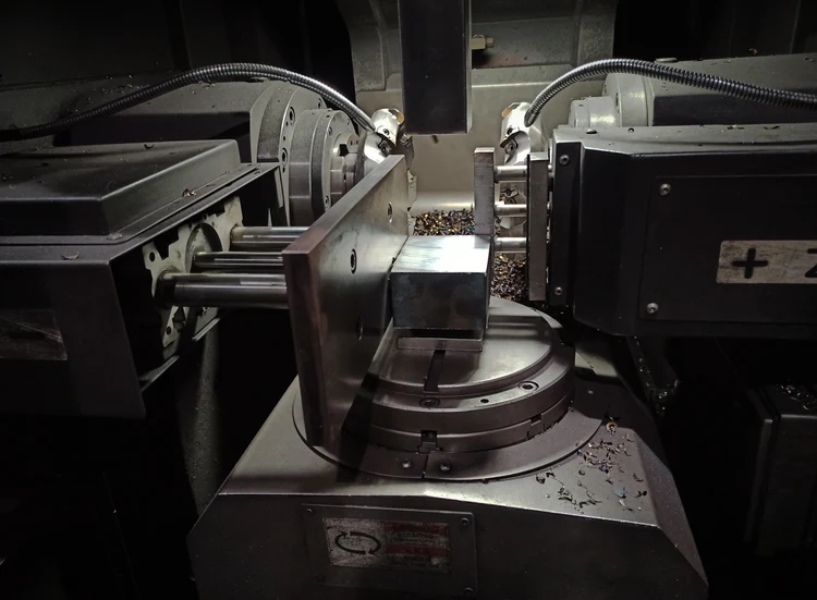 Proses machining presisi Fujimaki Steel Indonesia